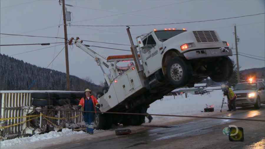 探索频道危险道路纪录片《穿越地狱公路 Highway Thru Hell》第6季全12集中字 纪录片解说素材百度云盘下载 720//MKV/17.9G插图