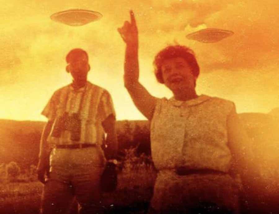 探索频道宇宙离奇事件纪录片《外星人绑架案 Alien Abduction: Betty and Barney Hill》全1集