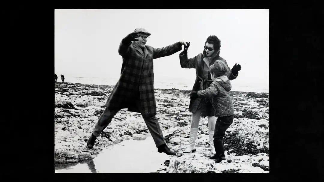 女爵印象 Nothing Like A Dame插图3