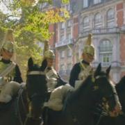 这个酒店太英国 A Very British Hotel插图3