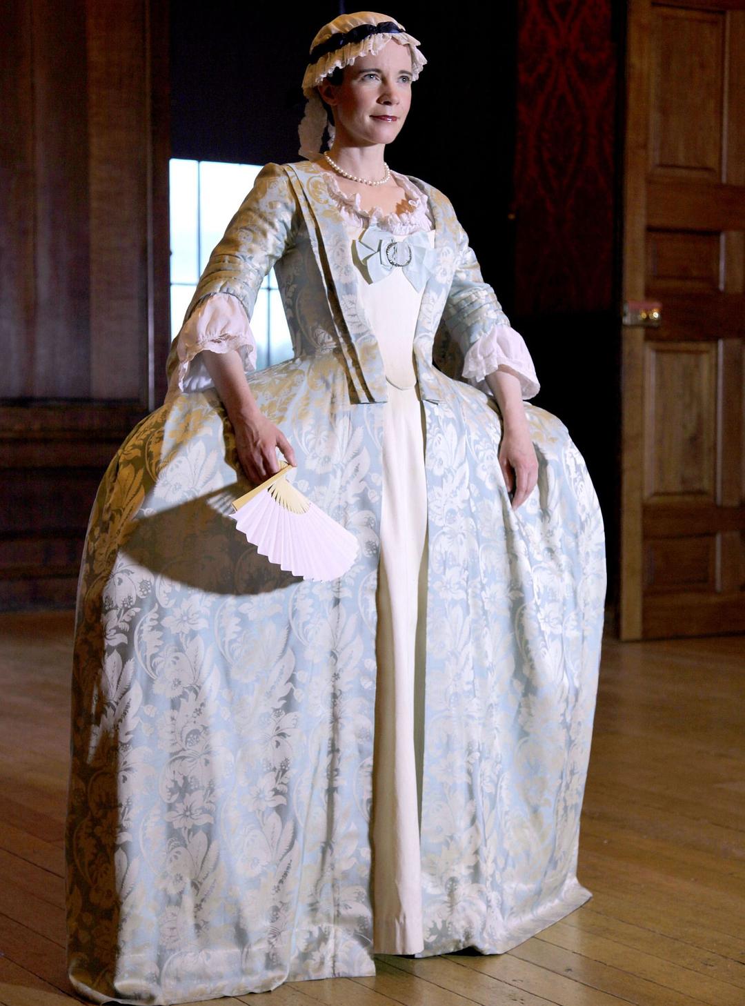 露西·沃斯利之皇家衣橱的故事 Tales from the Royal Wardrobe插图3