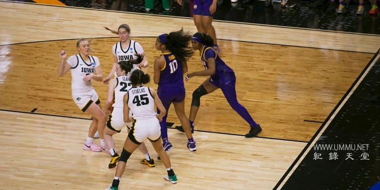 金钱游戏：大学体育名利场 The Money Game: LSU插图5